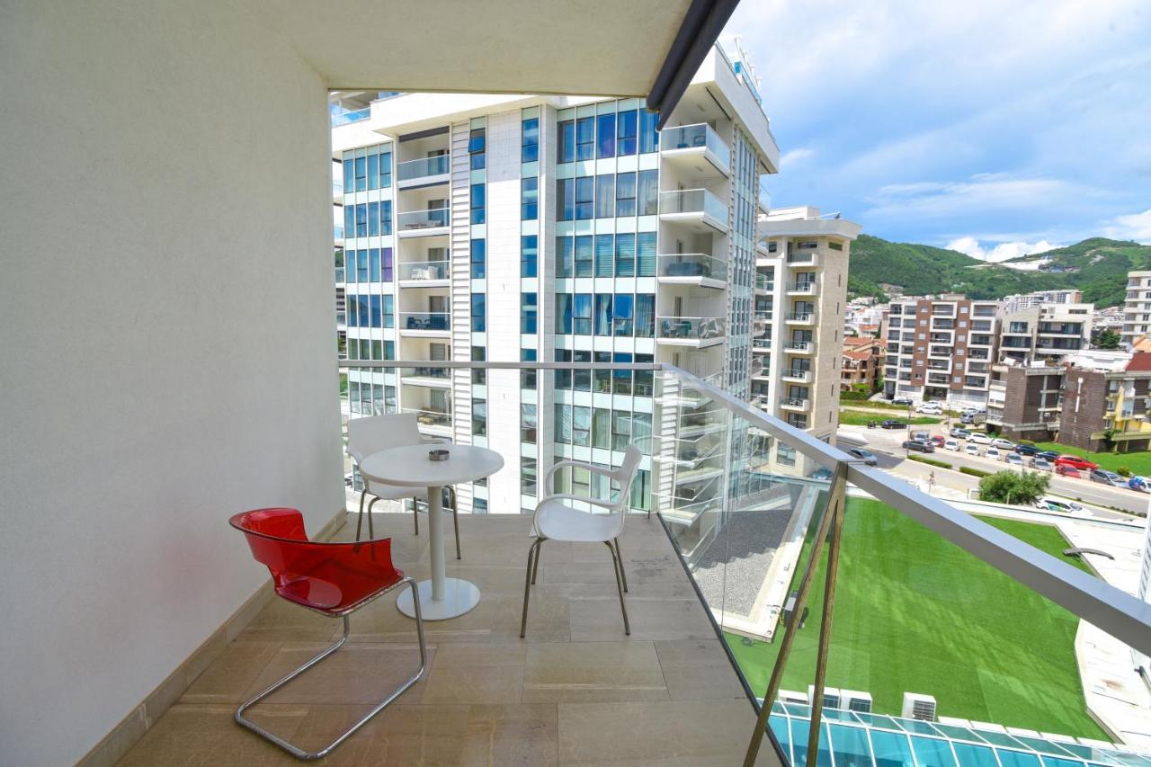 Apartments Menuet Budva Bagian luar foto