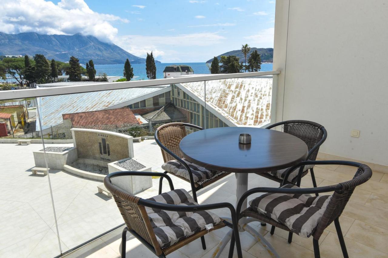 Apartments Menuet Budva Bagian luar foto