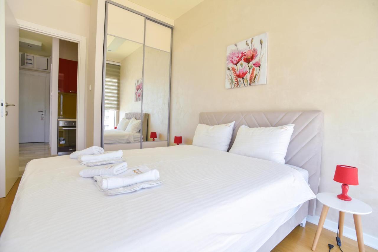 Apartments Menuet Budva Bagian luar foto