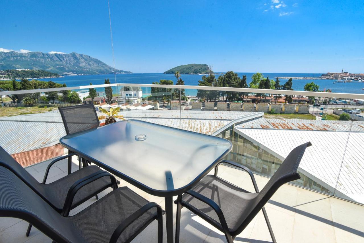 Apartments Menuet Budva Bagian luar foto