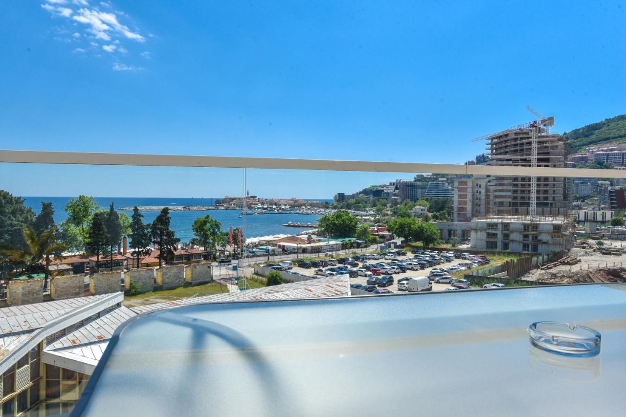 Apartments Menuet Budva Bagian luar foto