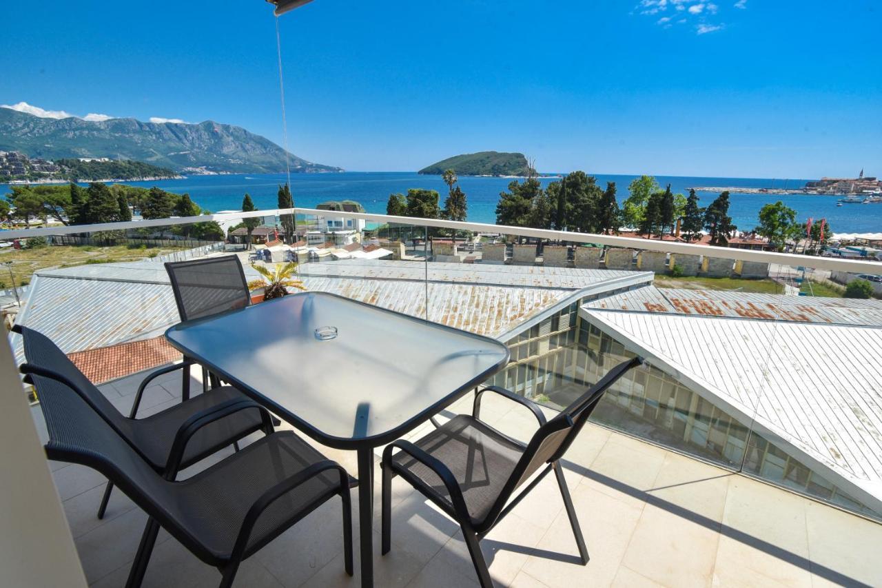 Apartments Menuet Budva Bagian luar foto