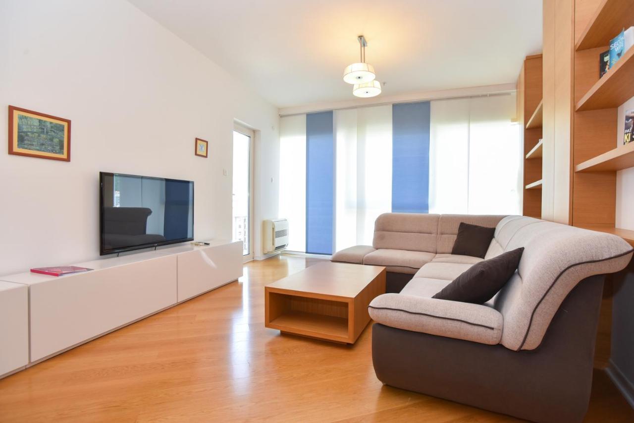 Apartments Menuet Budva Bagian luar foto
