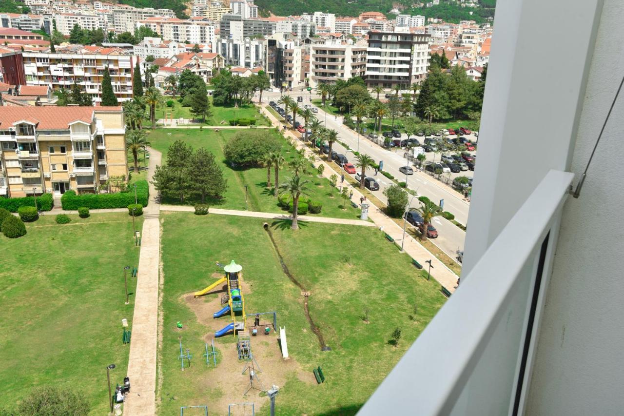 Apartments Menuet Budva Bagian luar foto
