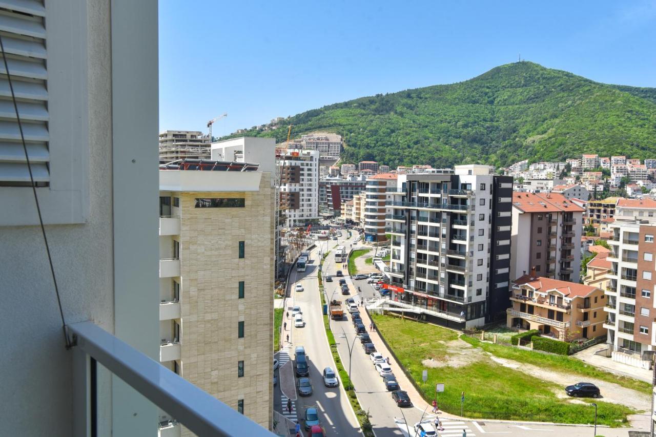 Apartments Menuet Budva Bagian luar foto