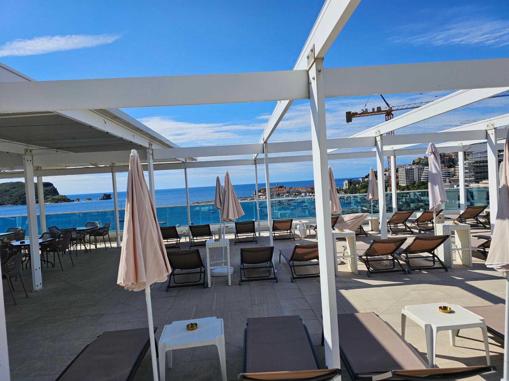 Apartments Menuet Budva Bagian luar foto