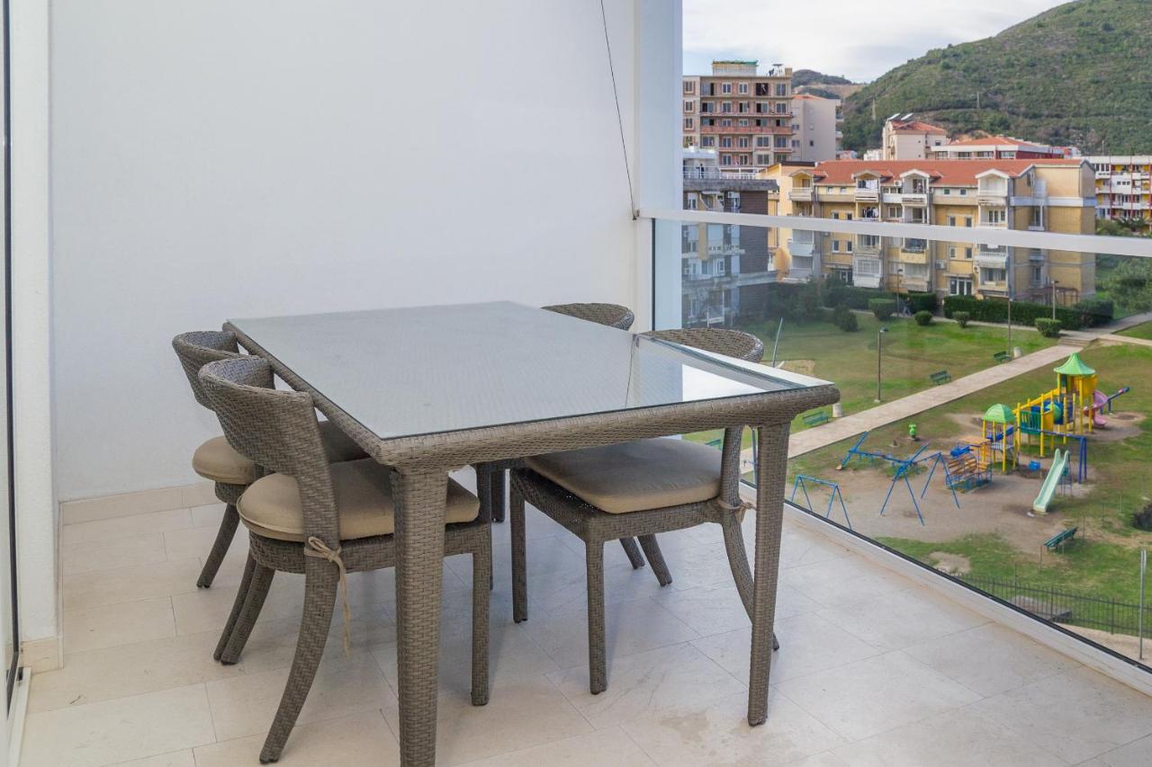 Apartments Menuet Budva Bagian luar foto