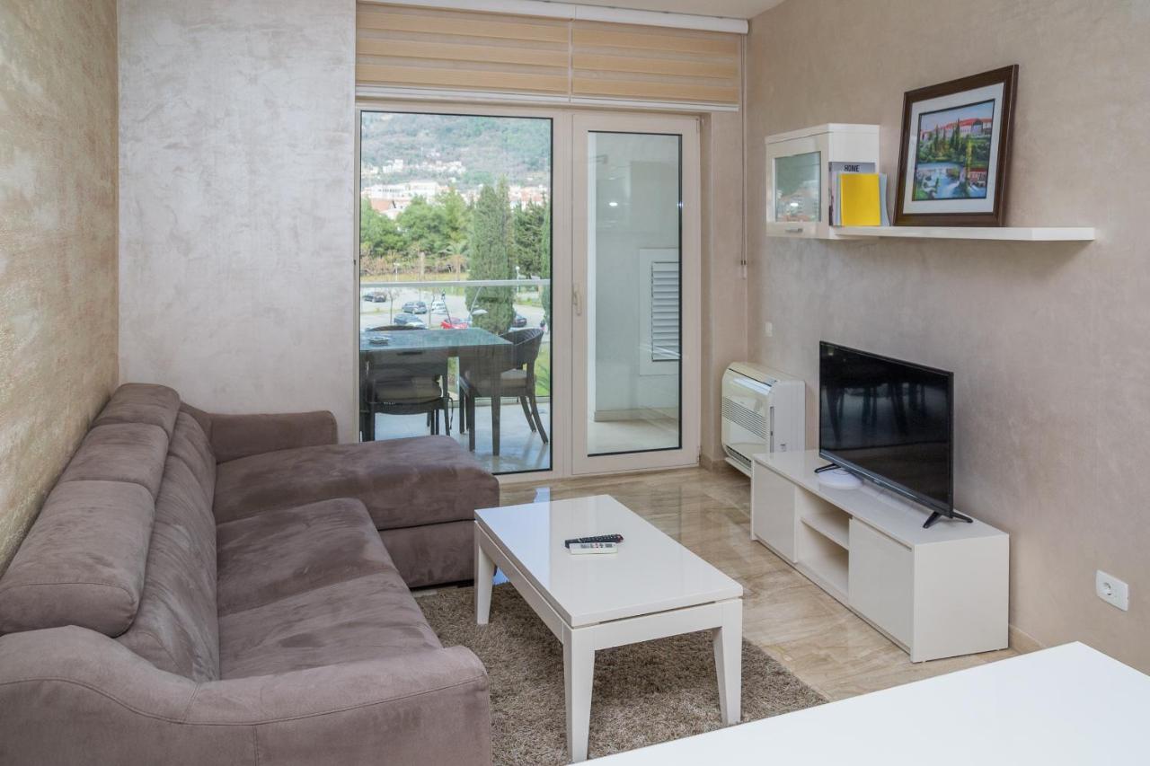 Apartments Menuet Budva Bagian luar foto