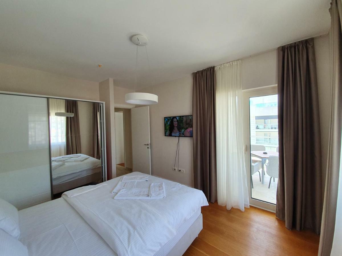 Apartments Menuet Budva Bagian luar foto