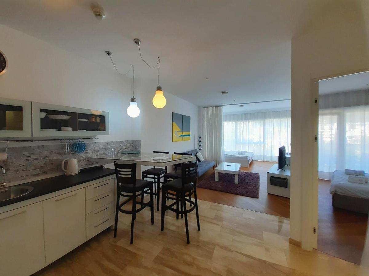 Apartments Menuet Budva Bagian luar foto