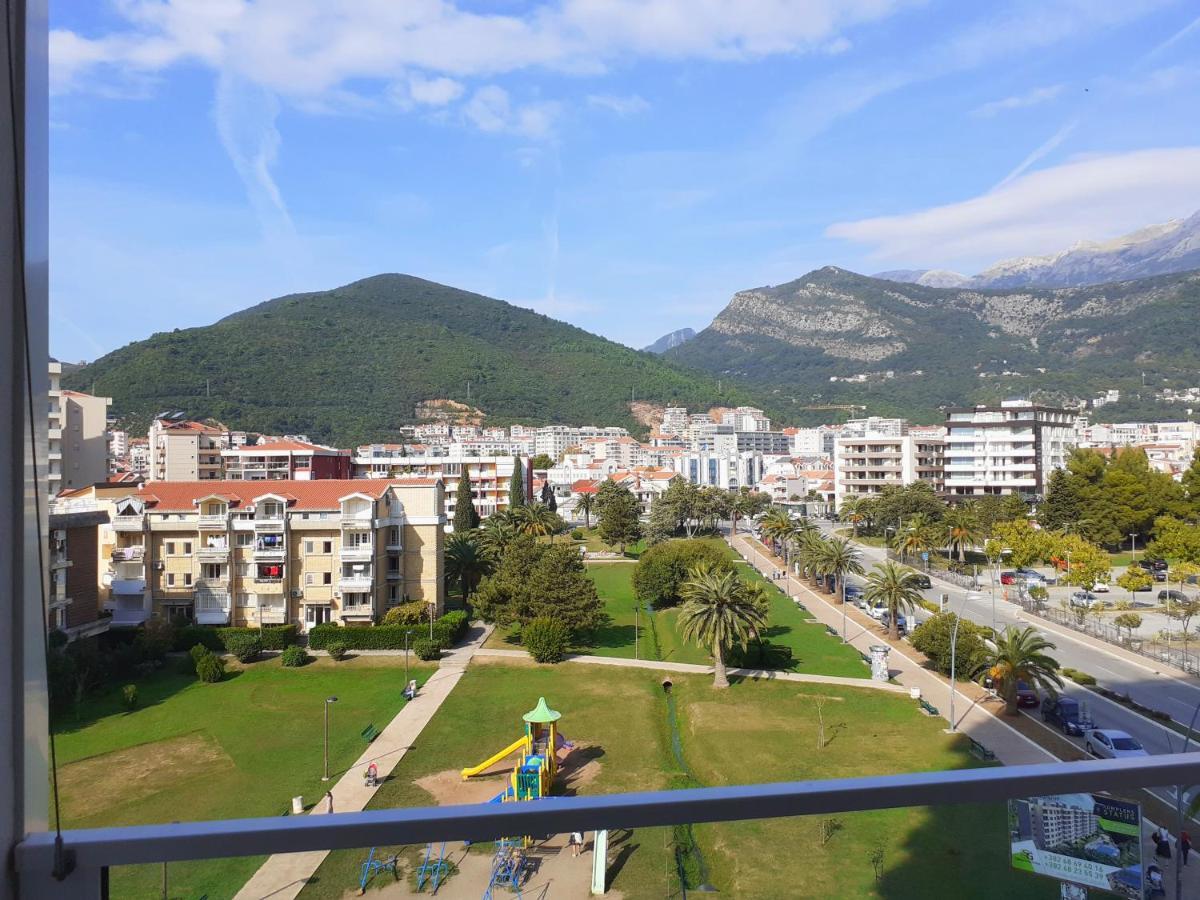 Apartments Menuet Budva Bagian luar foto