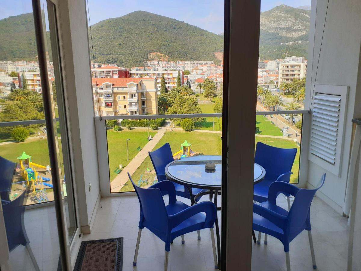 Apartments Menuet Budva Bagian luar foto
