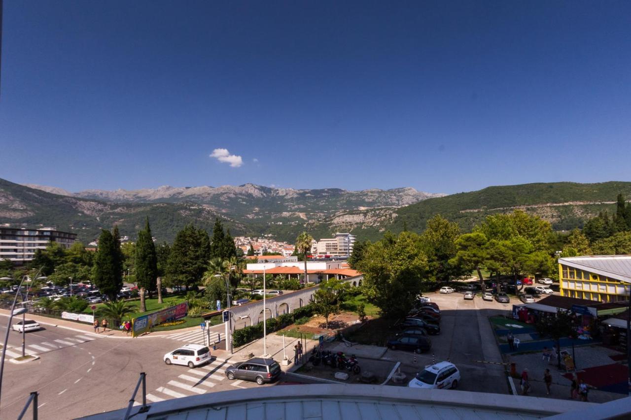 Apartments Menuet Budva Bagian luar foto