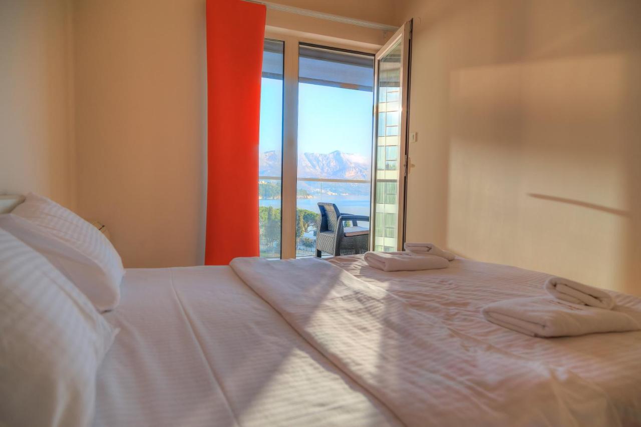 Apartments Menuet Budva Bagian luar foto