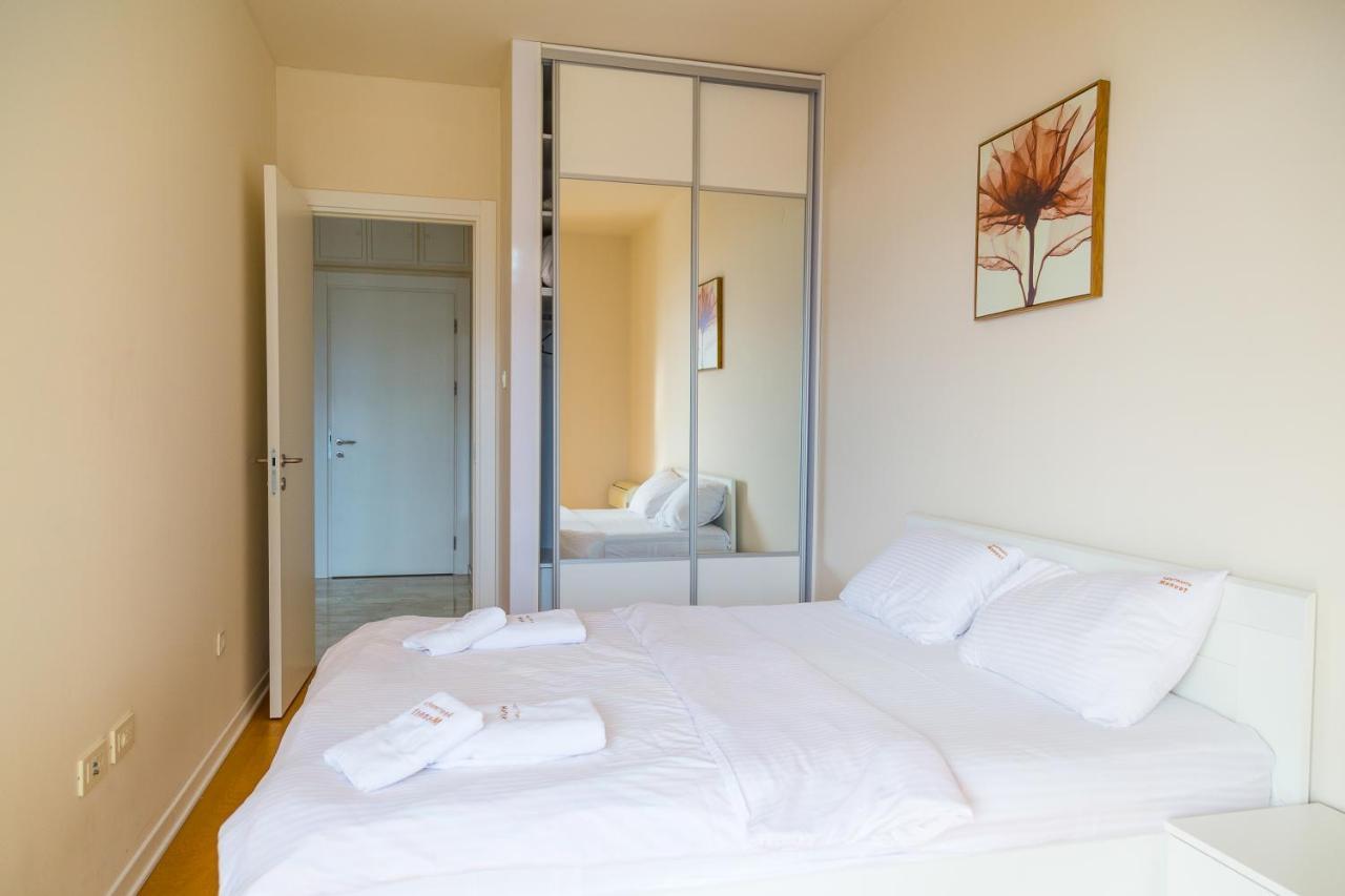 Apartments Menuet Budva Bagian luar foto