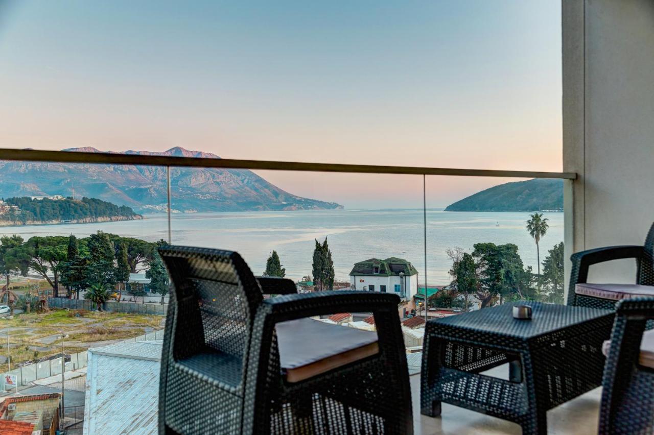 Apartments Menuet Budva Bagian luar foto
