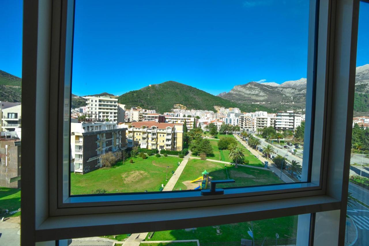 Apartments Menuet Budva Bagian luar foto