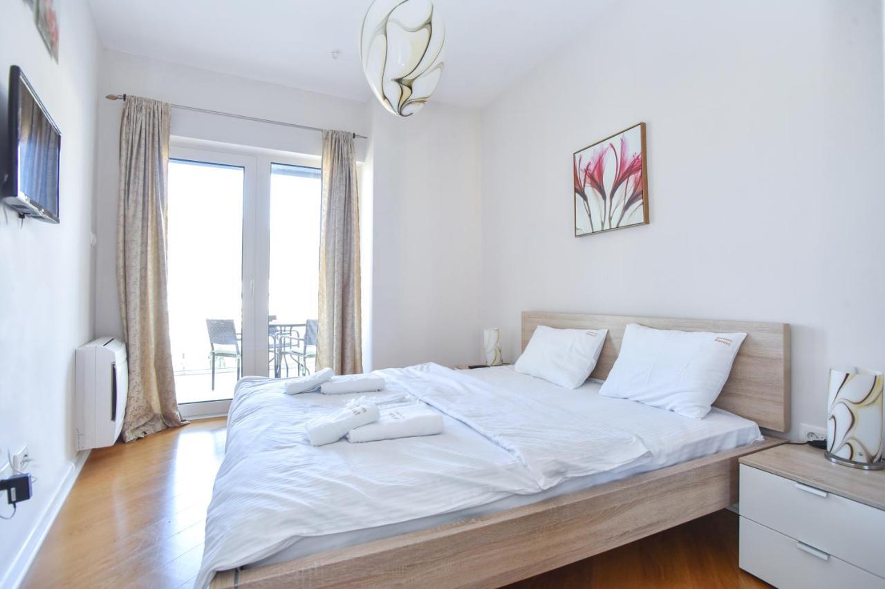 Apartments Menuet Budva Bagian luar foto