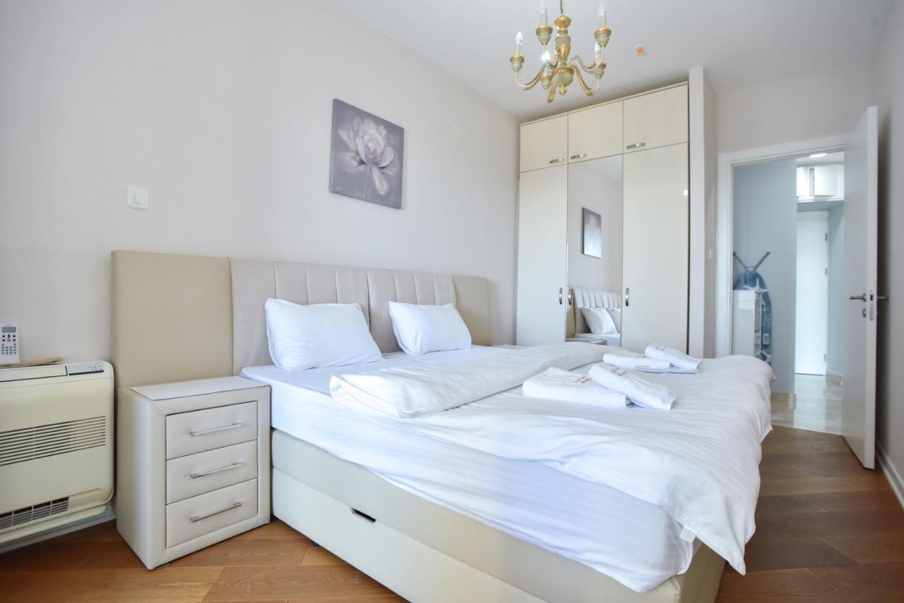 Apartments Menuet Budva Bagian luar foto