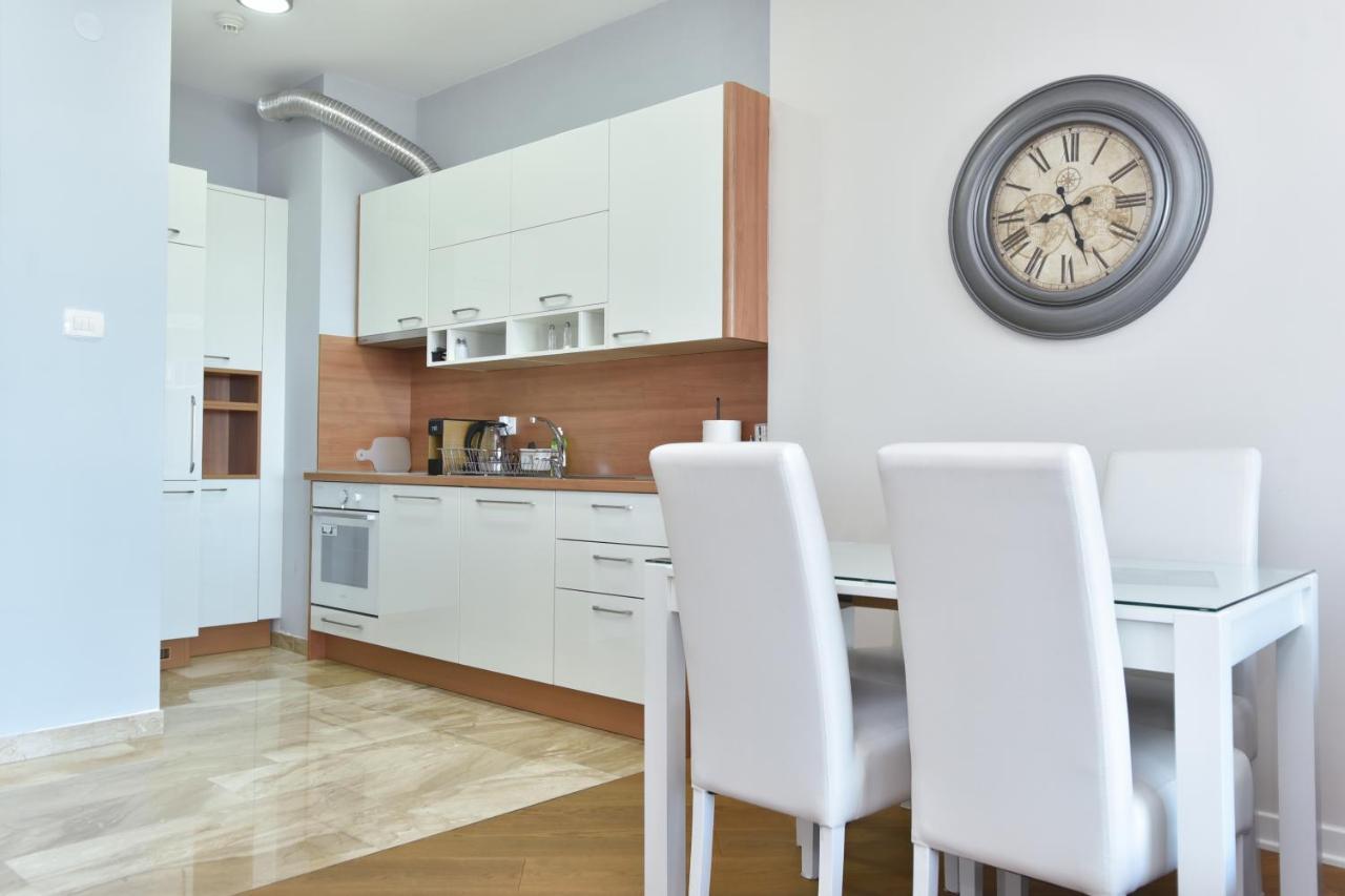 Apartments Menuet Budva Bagian luar foto